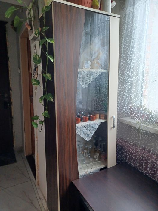 Продавам витрина