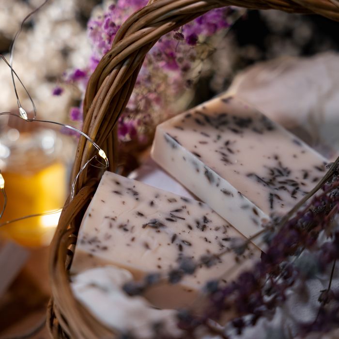 Натурални сапуни с мед и восък