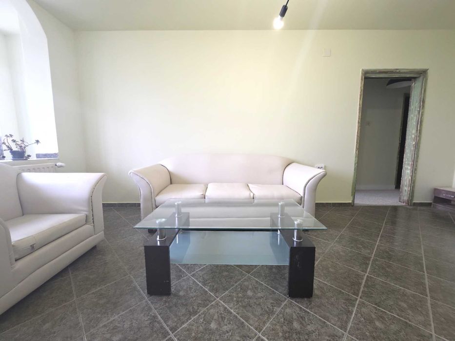 Дава под наем просторен 3-стаен апартамент в ж.к. Дружба – до езерото