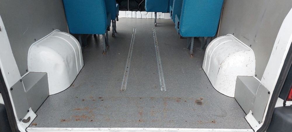 Renault Master din 2011 cu Locuri 8+1  Diesel 2.5 Manual Volan dreapta