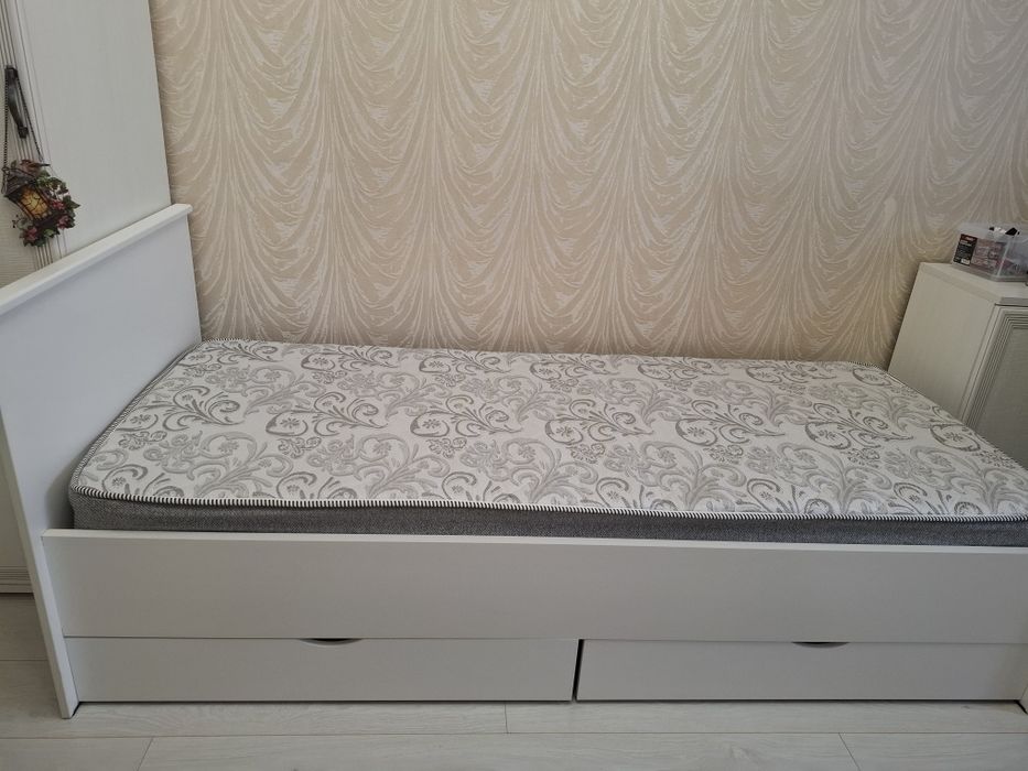 Продам кровать 90х200