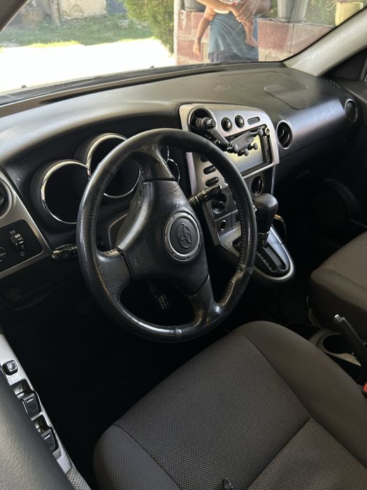 Машина Toyota Matrix