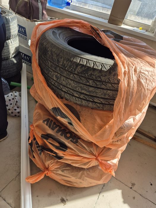 Продам шины летние на прадо