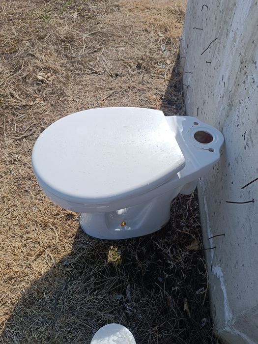 Унитаз б.у в хорошем состояний