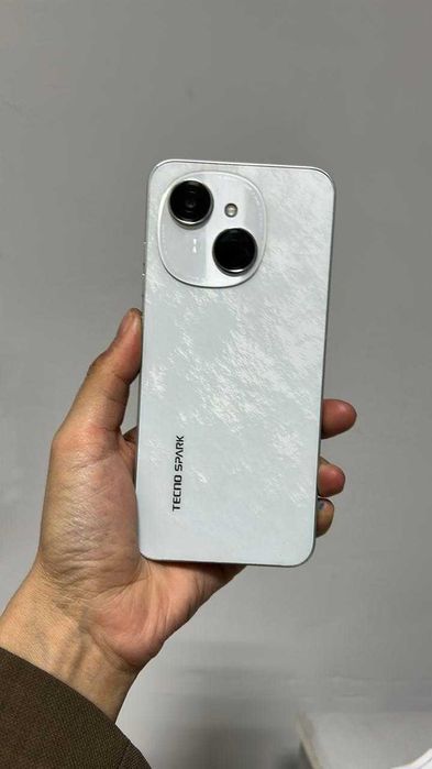 ЛОТ: 918185  Apple iPhone 13