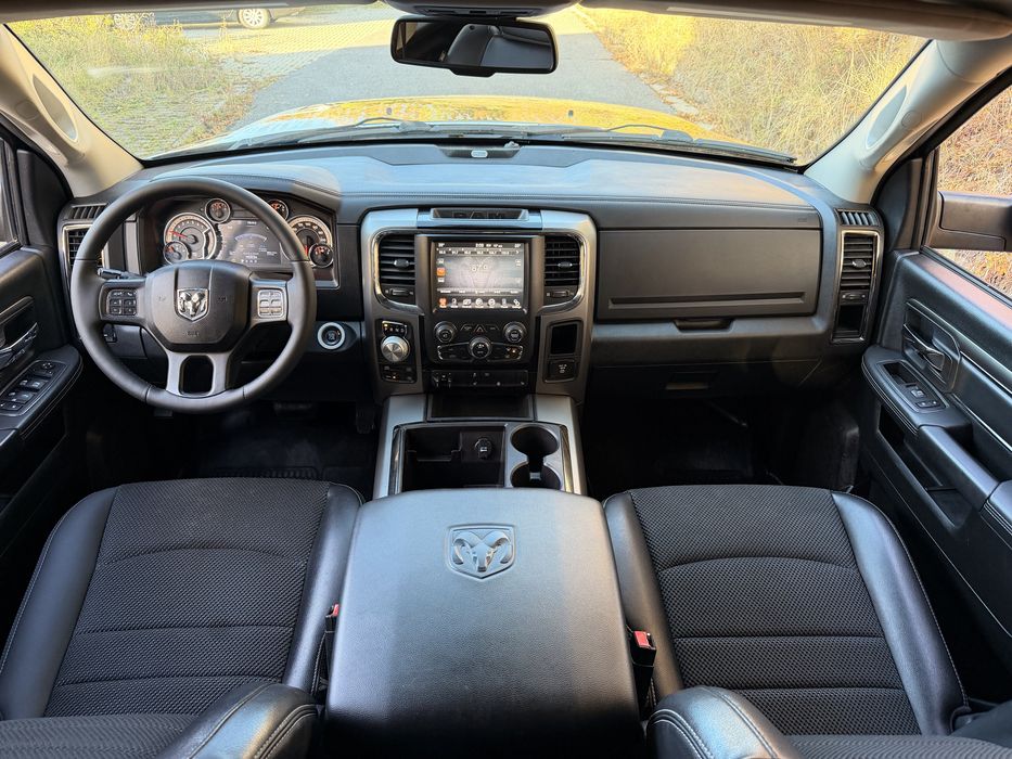 Dodge Ram 5.7 Hemi 4x4 Autoutilitara DEOSEBIT Liftkit 6 inch Roti 35 Impozit 850 ron/an