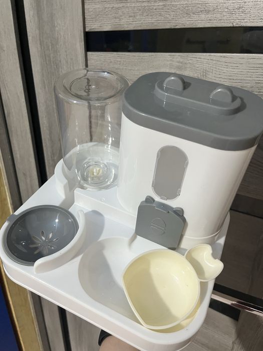 Поилка-кормушка для кошек