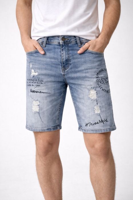 Светлосини дънкови къси панталони.