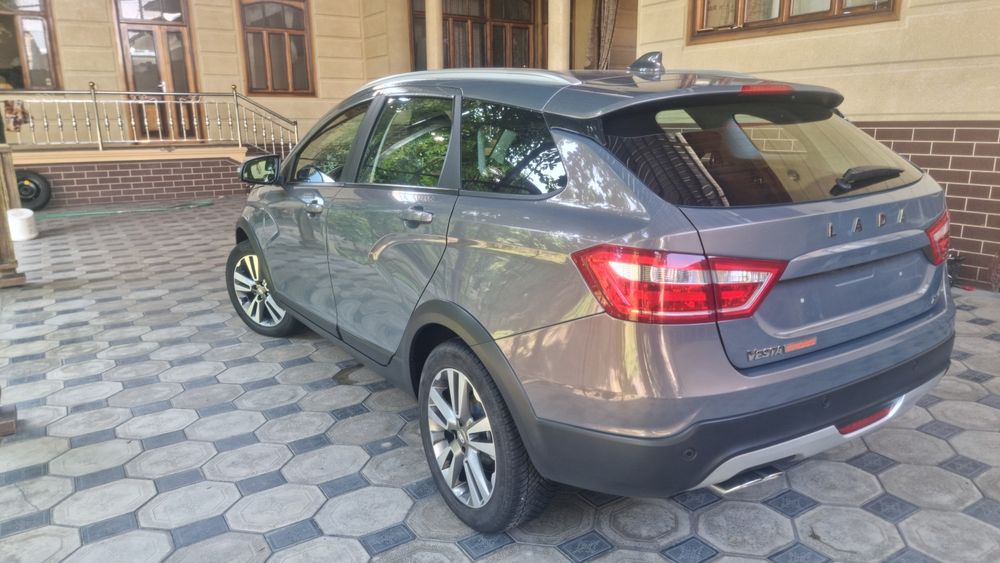 Lada vesta sw cross enjoy pro