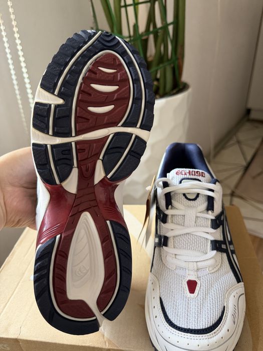 Кроссвоки Asics (новые в коробке)