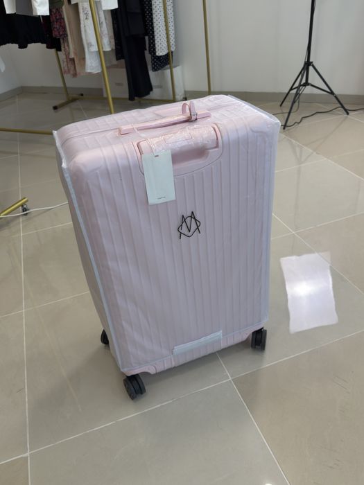 Продам чемодан Rimowa pink