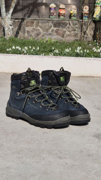 Bocanci salomon pentru trekking