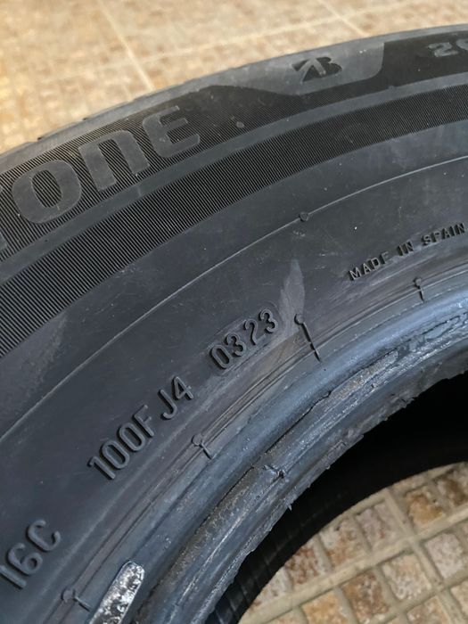 Продавам 4 летни гуми Bridgestone 265/65 R17.