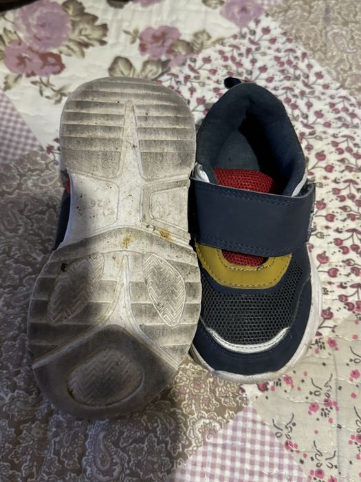 Детские кроссовки