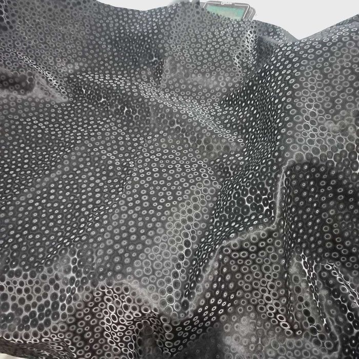 Продам новый отрез ткани черный стретч с декоративным рисунком