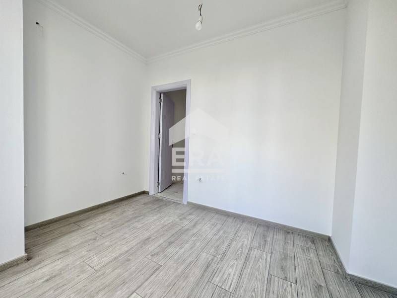 Продава се Тристаен апартамент в Варна, Възраждане 3 - 65 кв.м за 1205 €/кв.м - Снимка #2