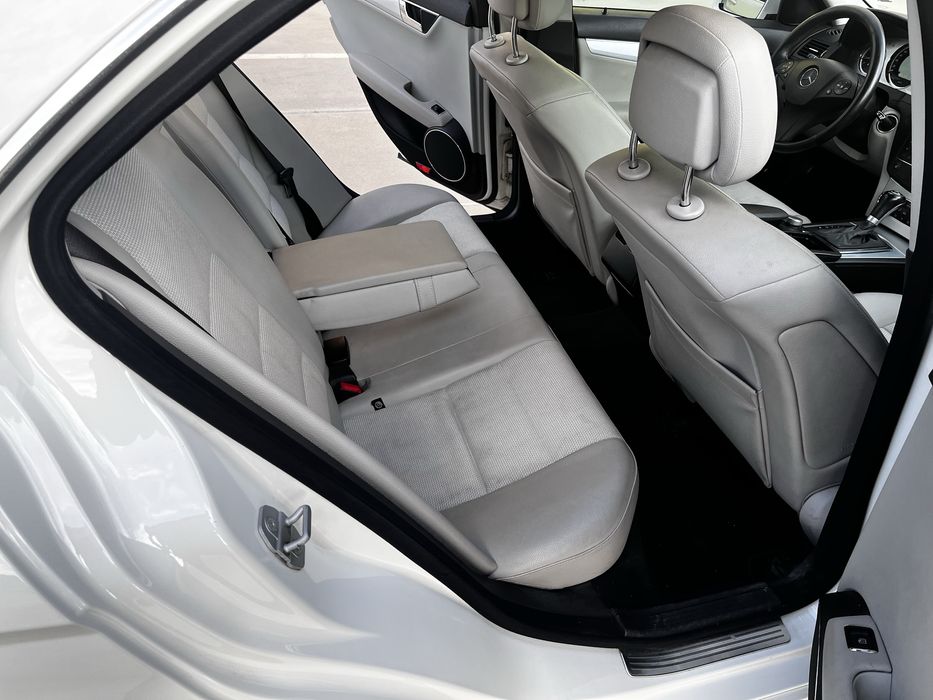 Mercedes Benz C230