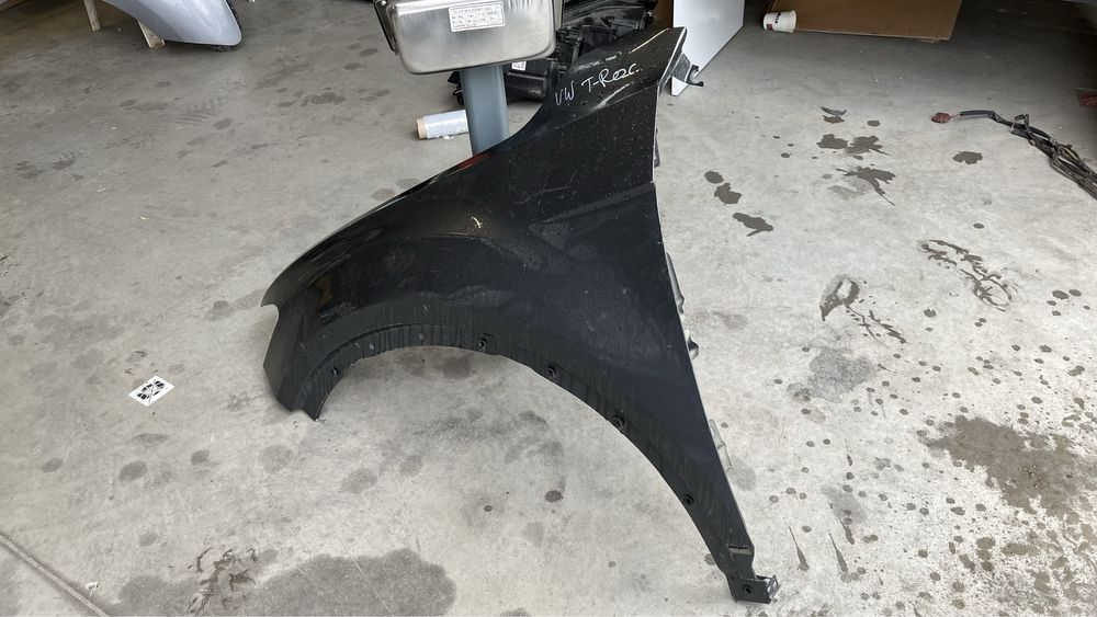 ляв и 1 брой  VW T-Roc 2017-