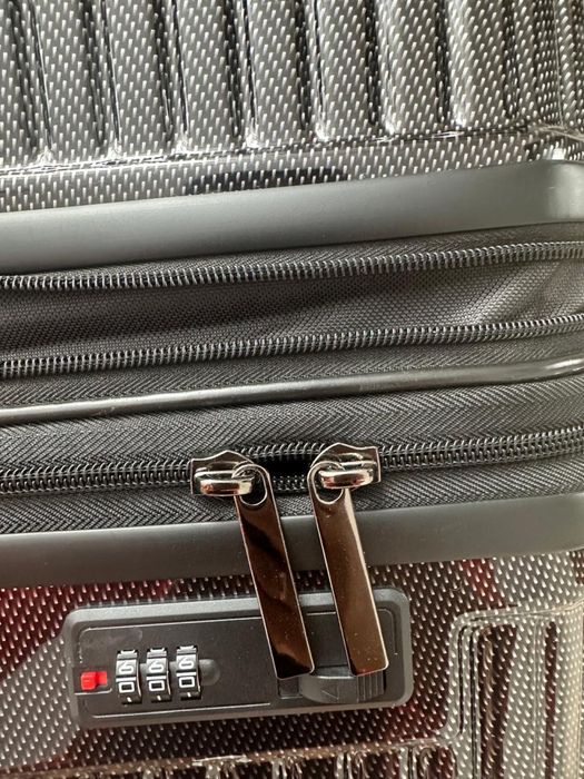 Чемодан на колесиках