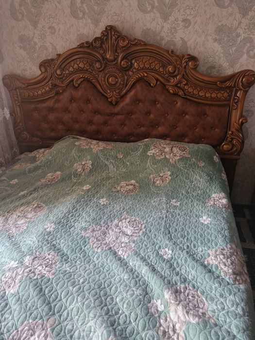 Продаётся китайская спальгая мебель