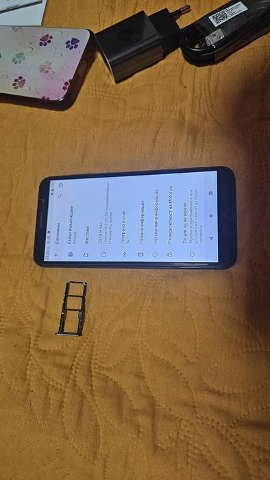 Motorola Moto E6 play Моторола и три нови стъклени протектора