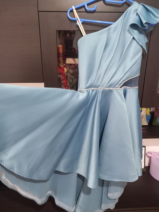 Rochiță ocazie cu trena  pt 10,11 ani