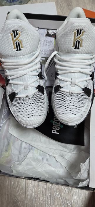 Кроссовки  белые на мальчика Nike
