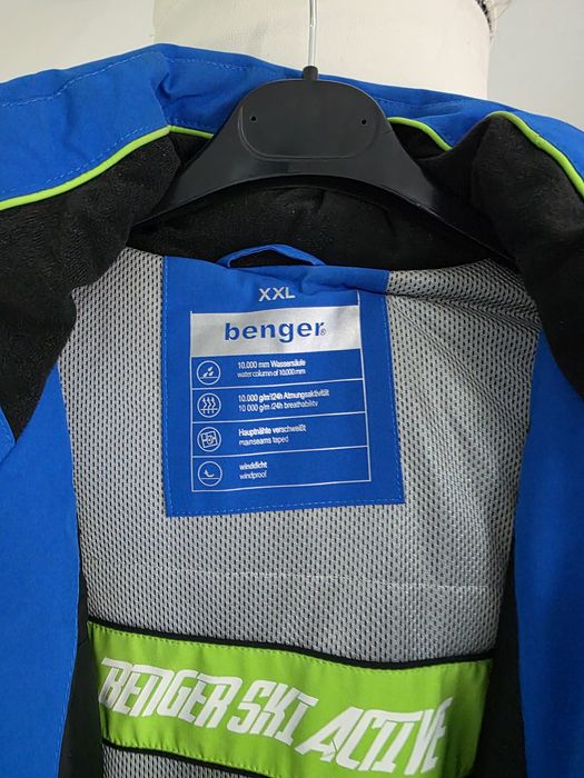 Vând geacă ski urgent.