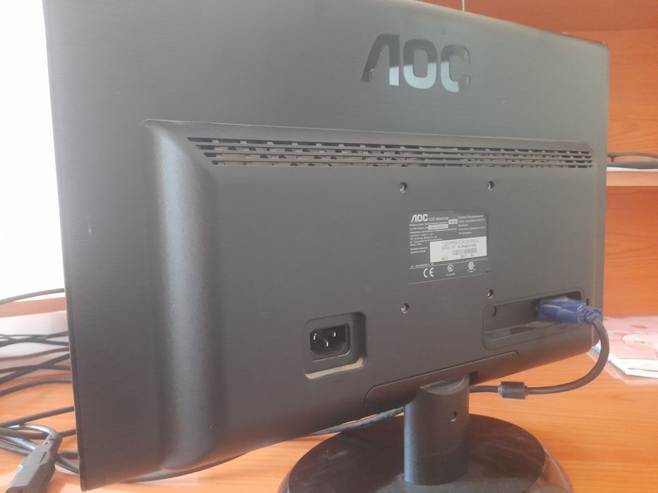 AOC N950Sw monitor 18.5" yaxshi holatda, kabeli bilan