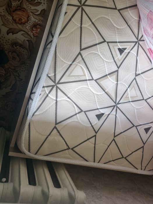 Кровать с подъёмным механизмом