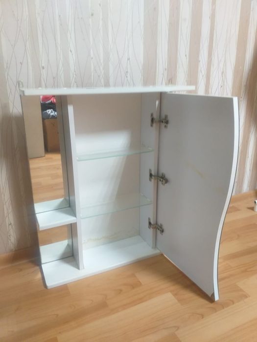 Зеркало для ванной комнаты  с полками