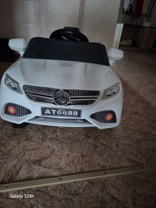 Машина детская на пульте управления