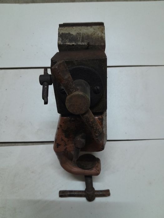 Продам тиски бытовые