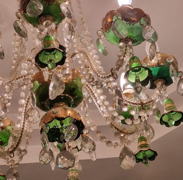 Продаю люстру с позолотой