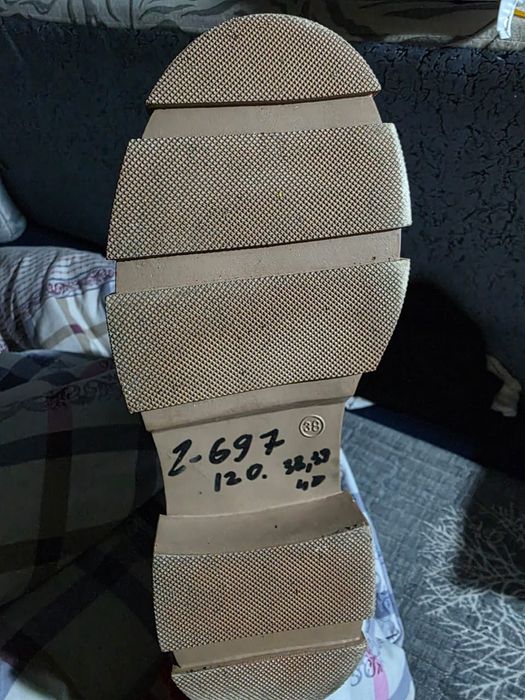 Продам зимние сапоги 38