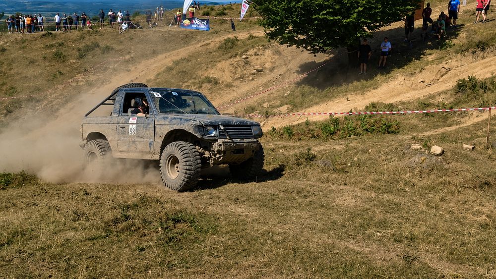 Vând mitsubishi pajero