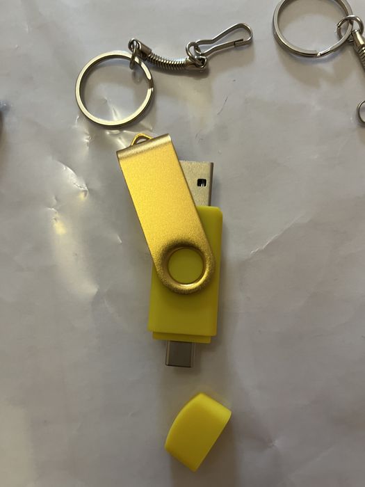 Флашка 4 Гб - нова