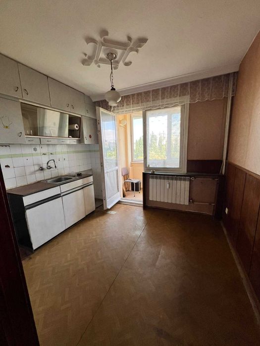 Тристаен апартамент кв.Мусагеница