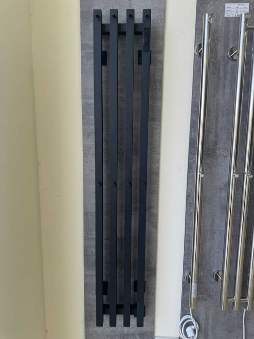 Вертикальный полотенесушитель из квадратной трубы, от производителя.