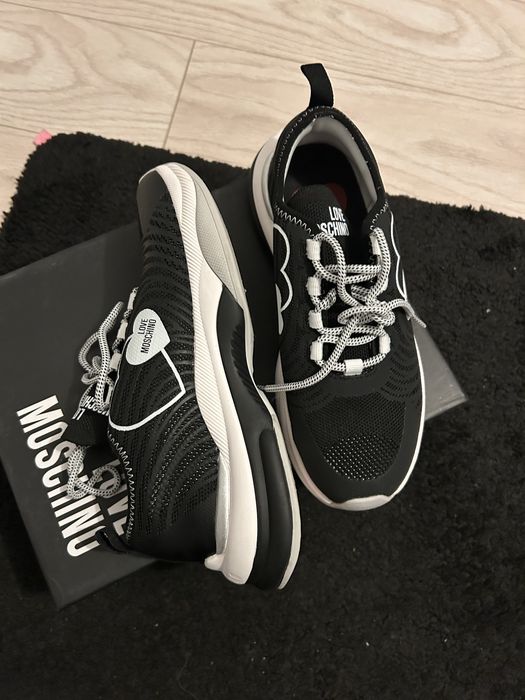 Adidasi dama Love Moschino