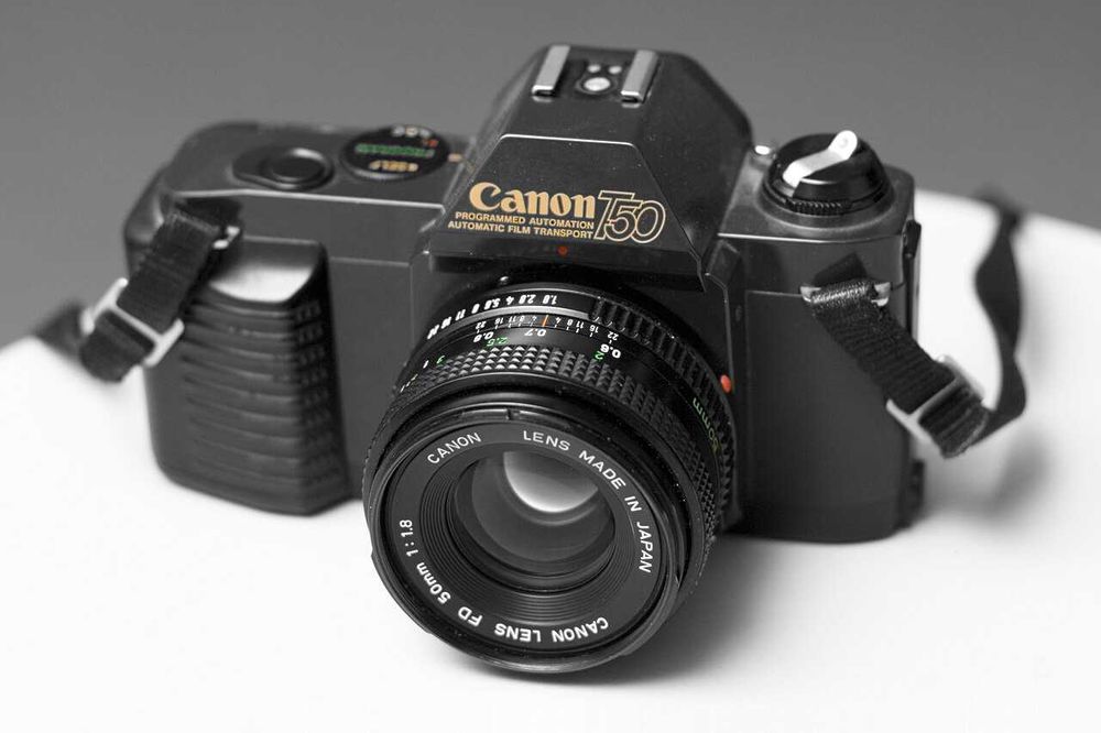 Новый Canon T50 с объективом 50mm  f/1.8