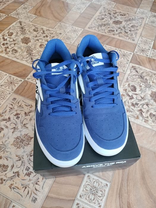 Продам кроссовки