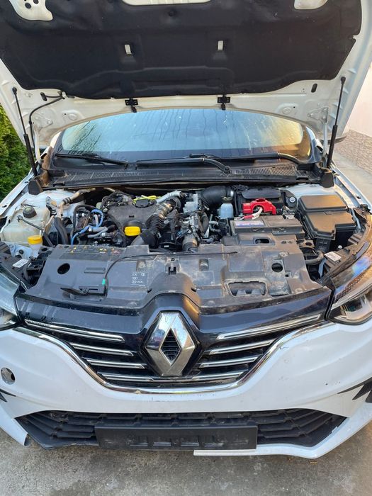 Renault megane 4 break 2021 ușor avariata 1,5 dci