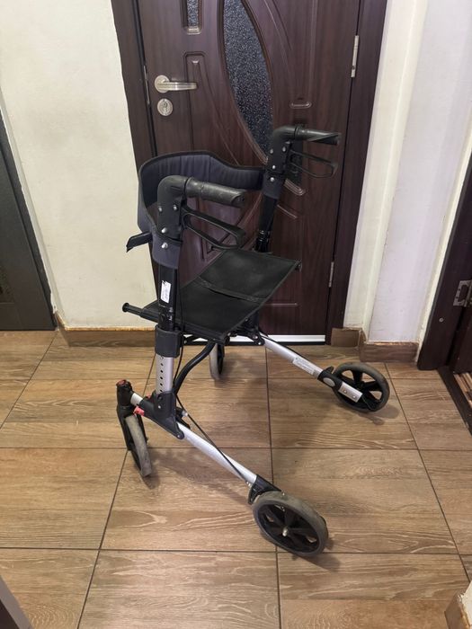 Cadru rulant din aluminiu cu frane si sezut (ca nou)