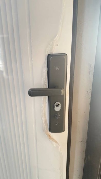 Продаётся железная входная дверь!!!