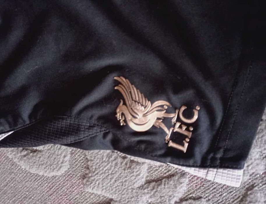 Оригинални къси панталони на Ливърпул