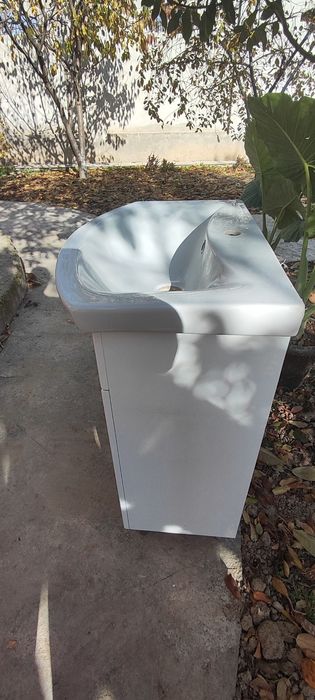 Продаётся раковина с тумбой