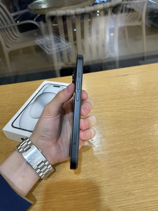 Продам айфон 15 100%