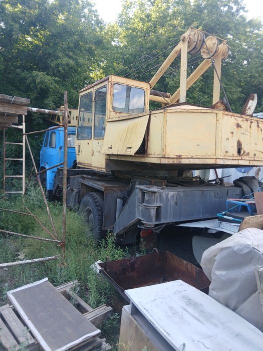 Продам автокран МАЗ в рабочем состоянии , г/п 10 тонн