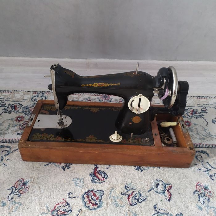 Продам швейную машинку